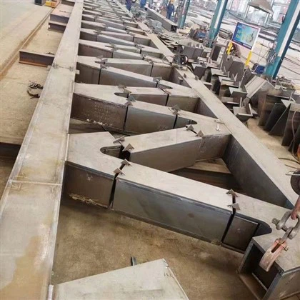 Care este impactul unui pod supraterană care traversează o stradă asupra flux...